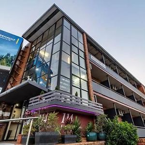 Kingsford Riverside Inn